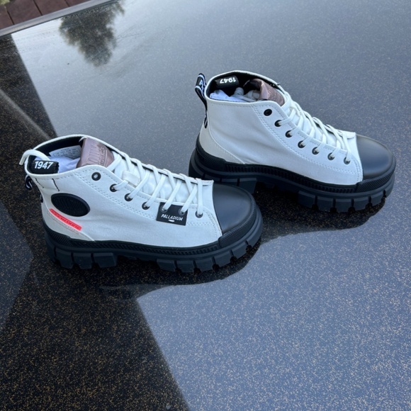 Palladium Revolt Hi Top Sneakers White Black Chunky Sole US 6 EU 37 NWB - Picture 3 of 7